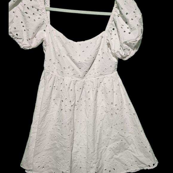 Zara White Eyelet Dress EUC Medium No Stains No Rips No holes - Picture 3 of 5